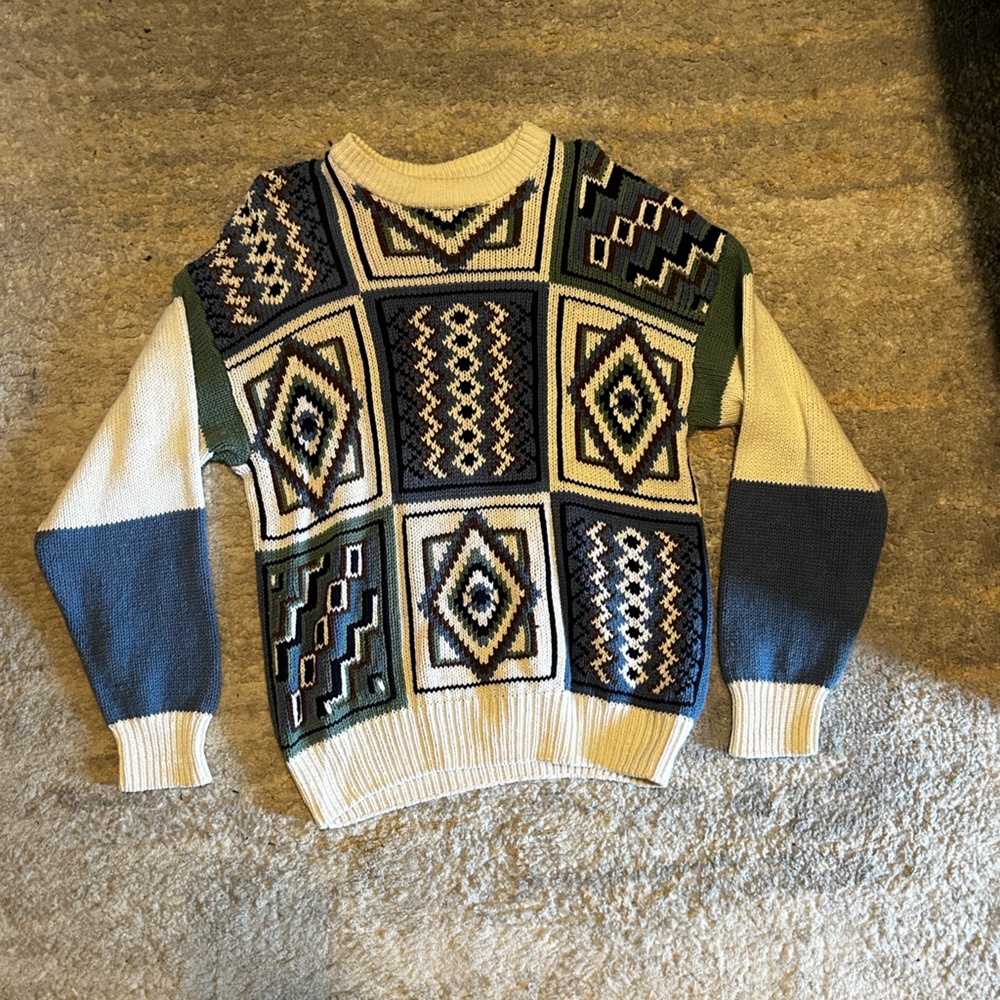 Vintage multi-colored sweater. Size M.